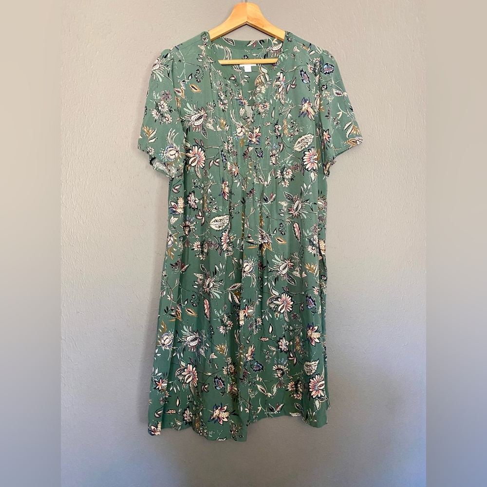 J. Jill Sage Green Floral Short Sleeve Pin Tuck Pullover Midi Dress Size M - Picture 9 of 10